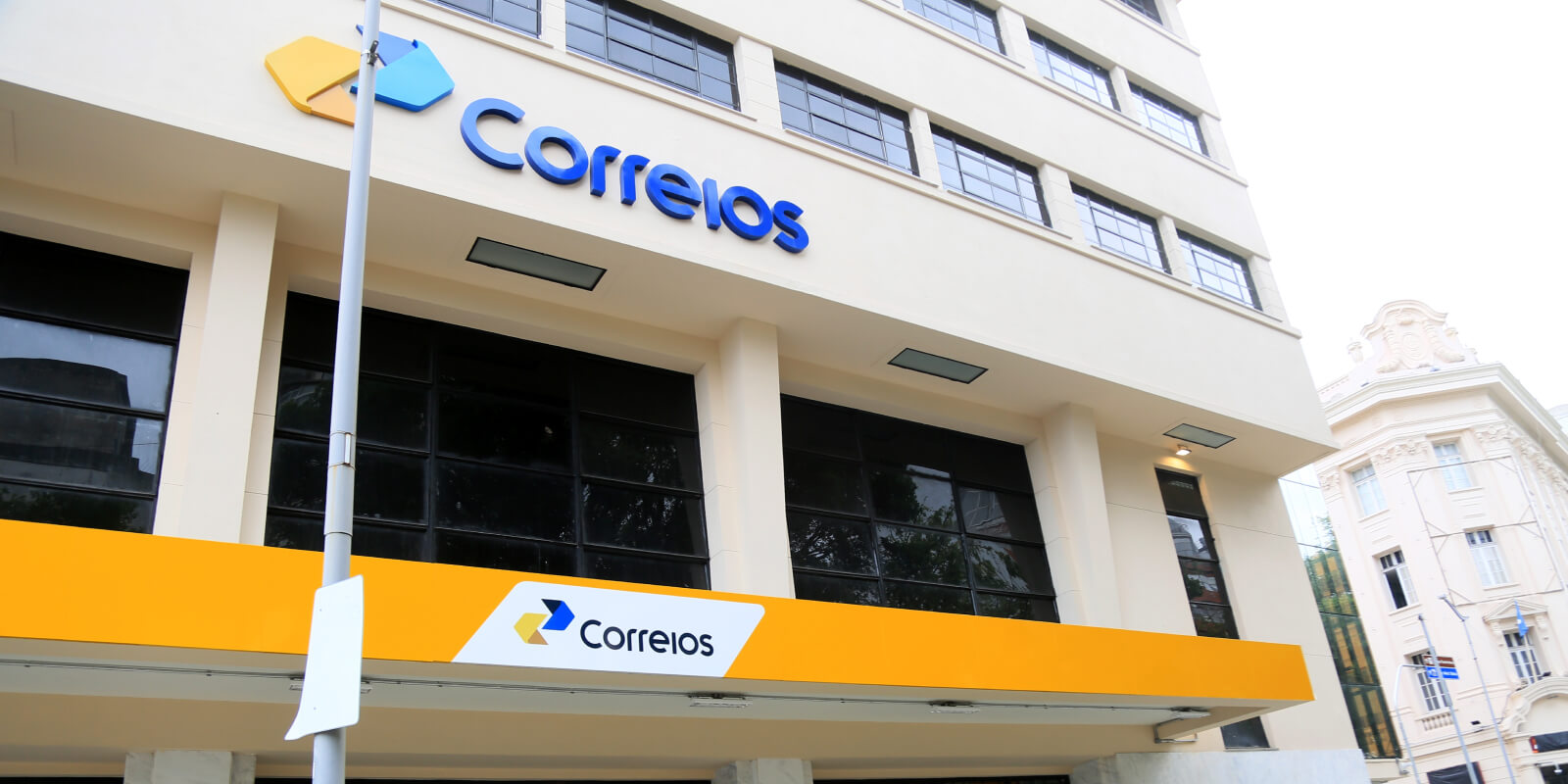 Descontos indevidos no INSS? Veja como contestar nos Correios!