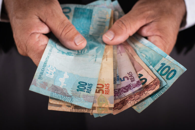 Décimo terceiro: 4 dicas para aproveitar o dinheiro extra de forma inteligente Décimo terceiro: 4 dicas para aproveitar o dinheiro extra de forma inteligente