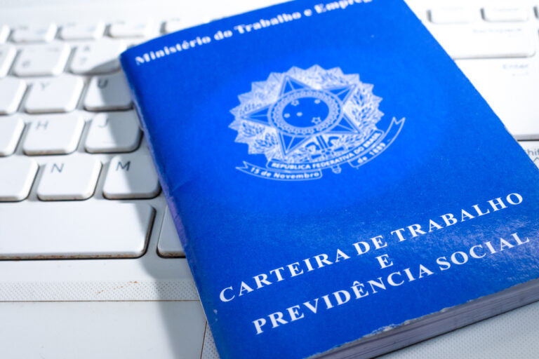 Antecipe o Saque-Aniversário do FGTS e realize seus planos de fim de ano Antecipe o Saque-Aniversário do FGTS e realize seus planos de fim de ano